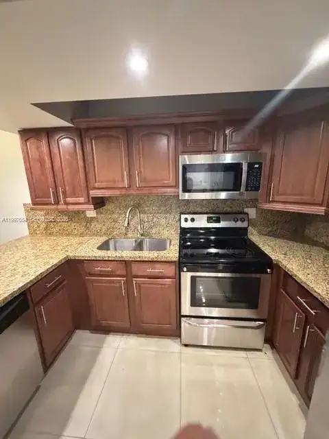 100 Lakeview Dr # 115, Weston FL 33326 photo 2