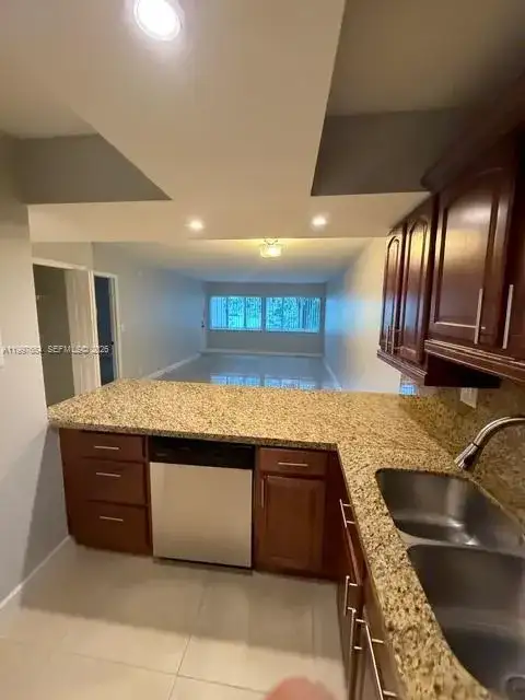 100 Lakeview Dr # 115, Weston FL 33326 photo 3