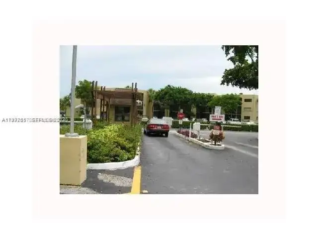 8065 SW 107th AV # 321, Miami FL 33173 photo 2