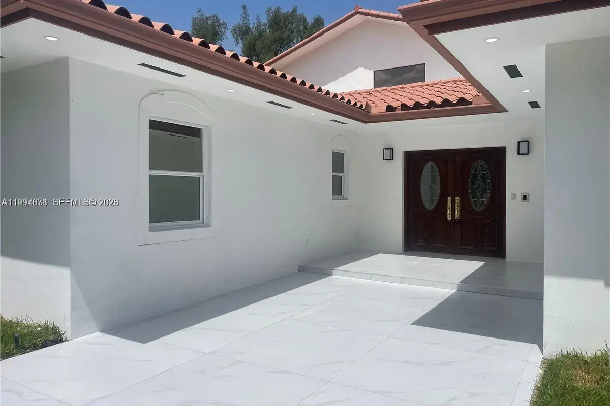 19740 W Saint Andrews Dr, Hialeah FL 33015