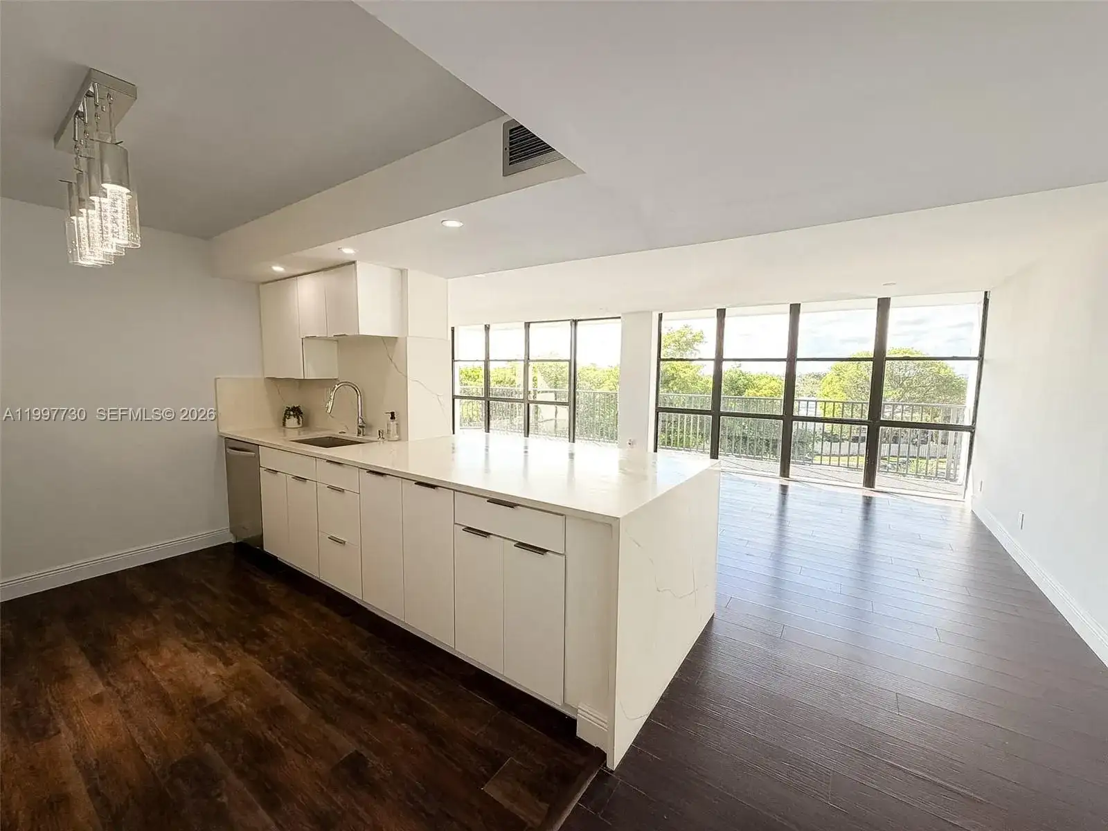 1000 Parkview Dr # 531, Hallandale Beach FL 33009 photo 2