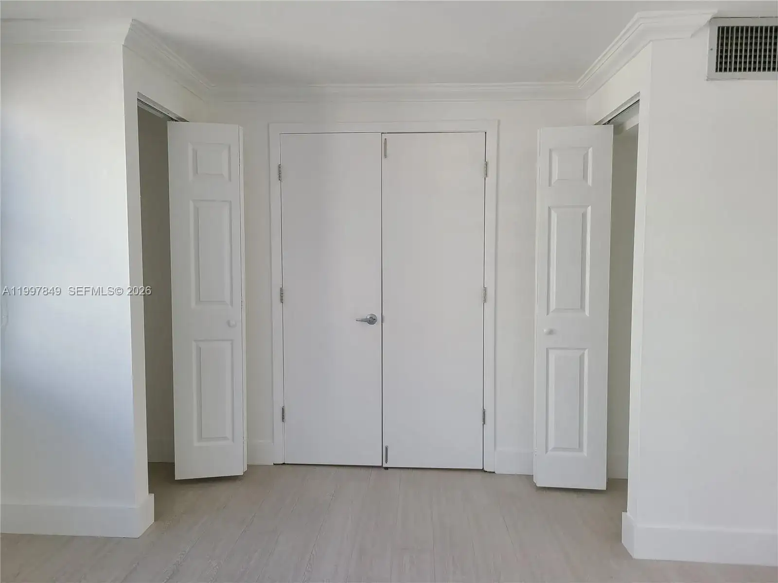 999 Brickell Bay Dr # 1207, Miami FL 33131 photo 3