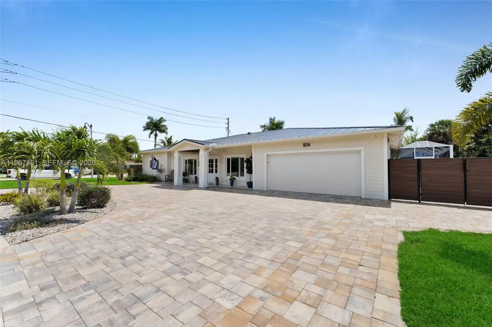 1574 Ricardo, Fort Myers FL 33901 photo 2