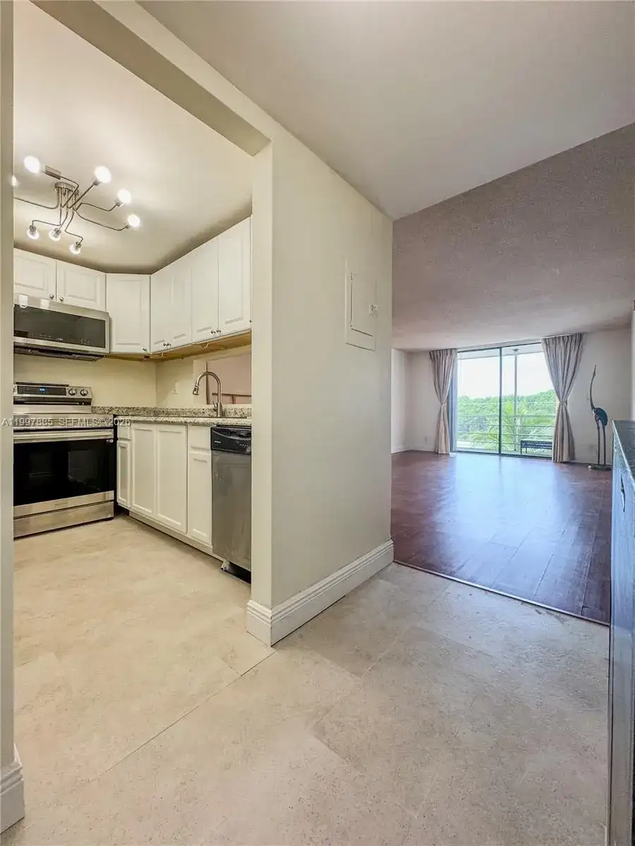 2935 NE 163rd St # 4T, North Miami Beach FL 33160 photo 4