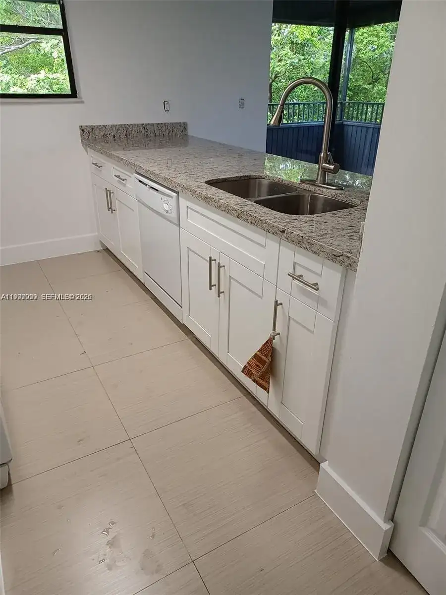 16220 NW 2nd Ave # 411, Miami FL 33169 photo 3