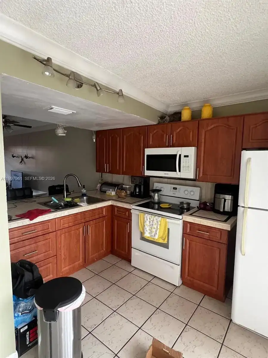 1298 W 51st Pl # 29, Hialeah FL 33012 photo 2