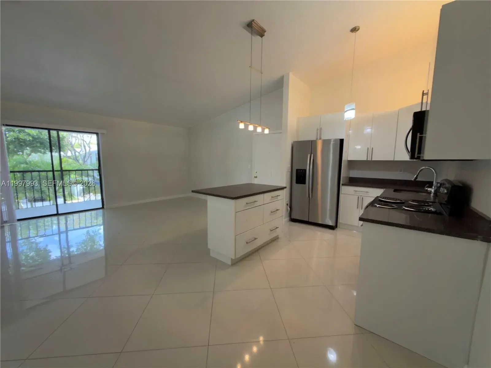 907 NE 199th St # 204, Miami FL 33179