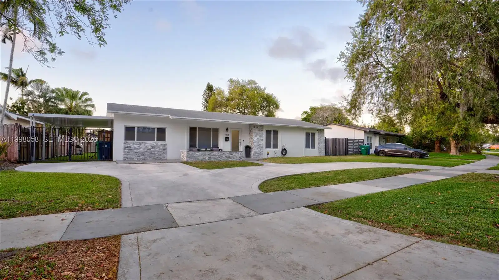 9311 Sterling Dr, Cutler Bay FL 33157 photo 2