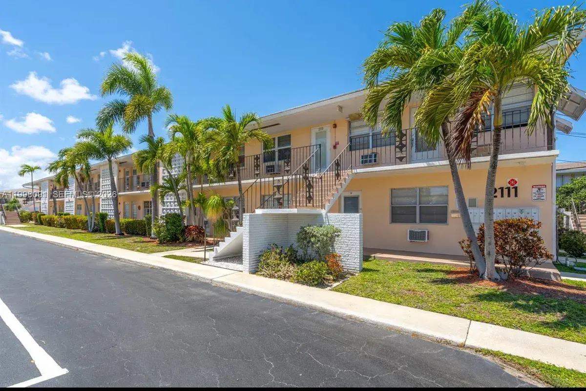 2111 NE 56th St # 206, Fort Lauderdale FL 33308