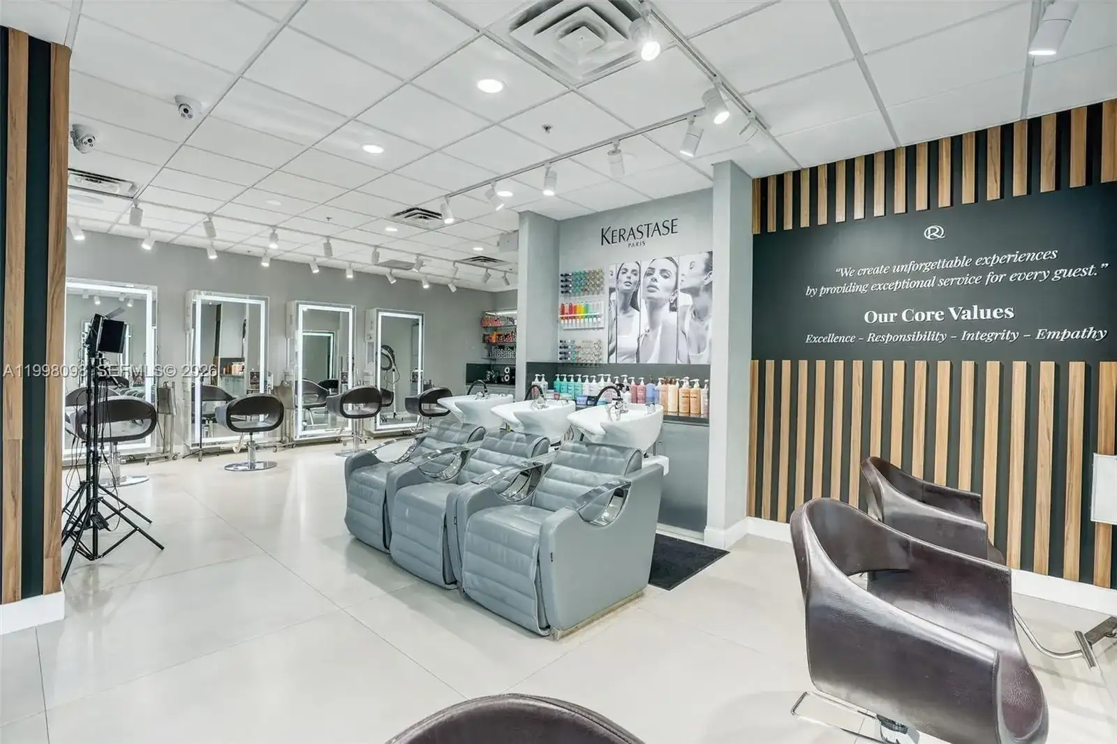 Beauty Salon Commercial Condo with Real Estate For Sale In Hial, Hialeah FL 33015 photo 4