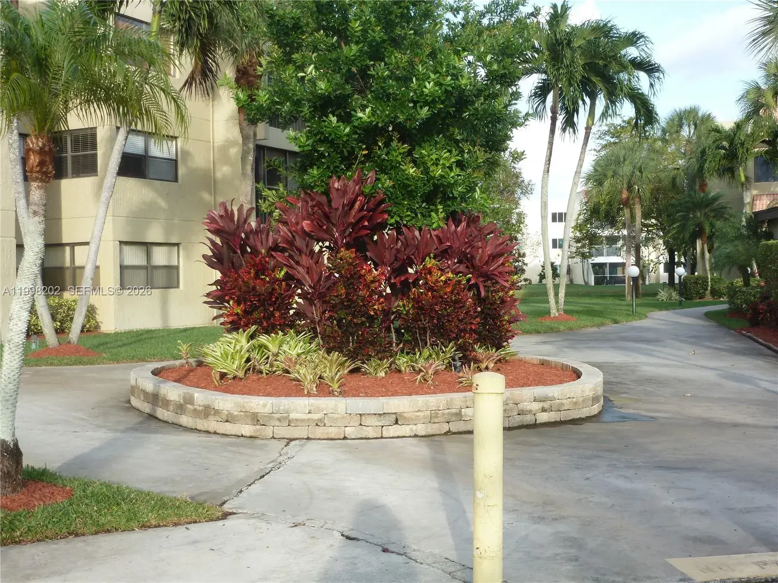 220 Lakeview Dr # 301, Weston FL 33326
