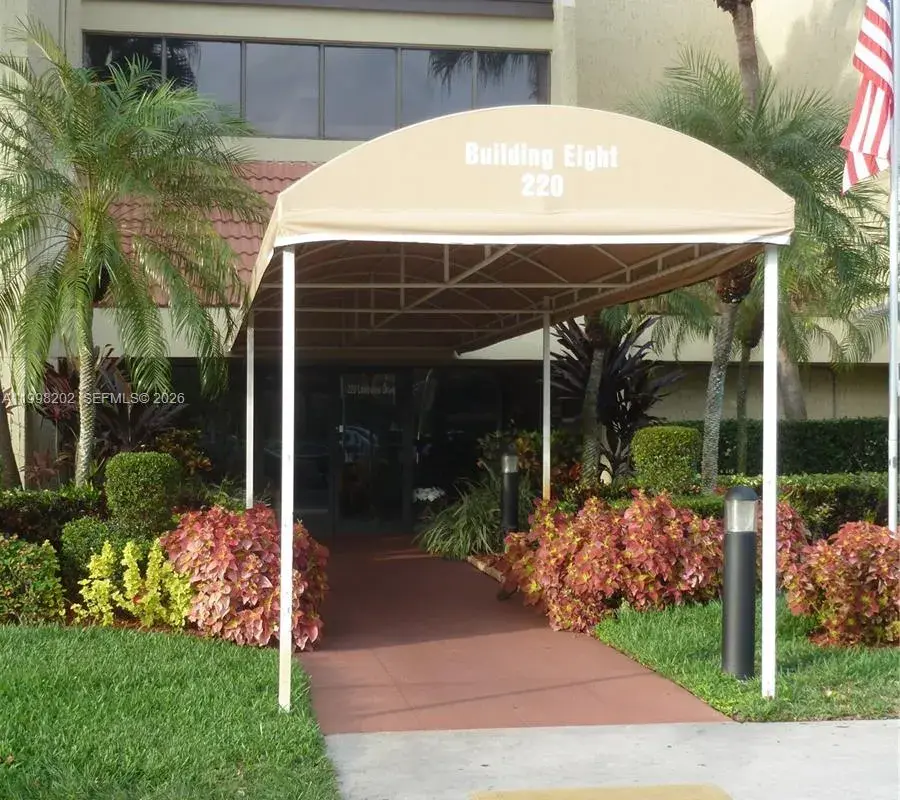 220 Lakeview Dr # 301, Weston FL 33326