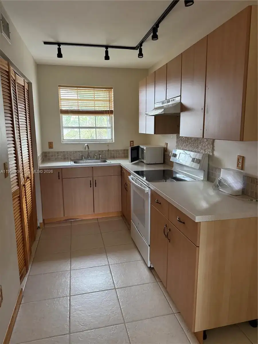 2260 SE 27th Dr, Homestead FL 33035 photo 3