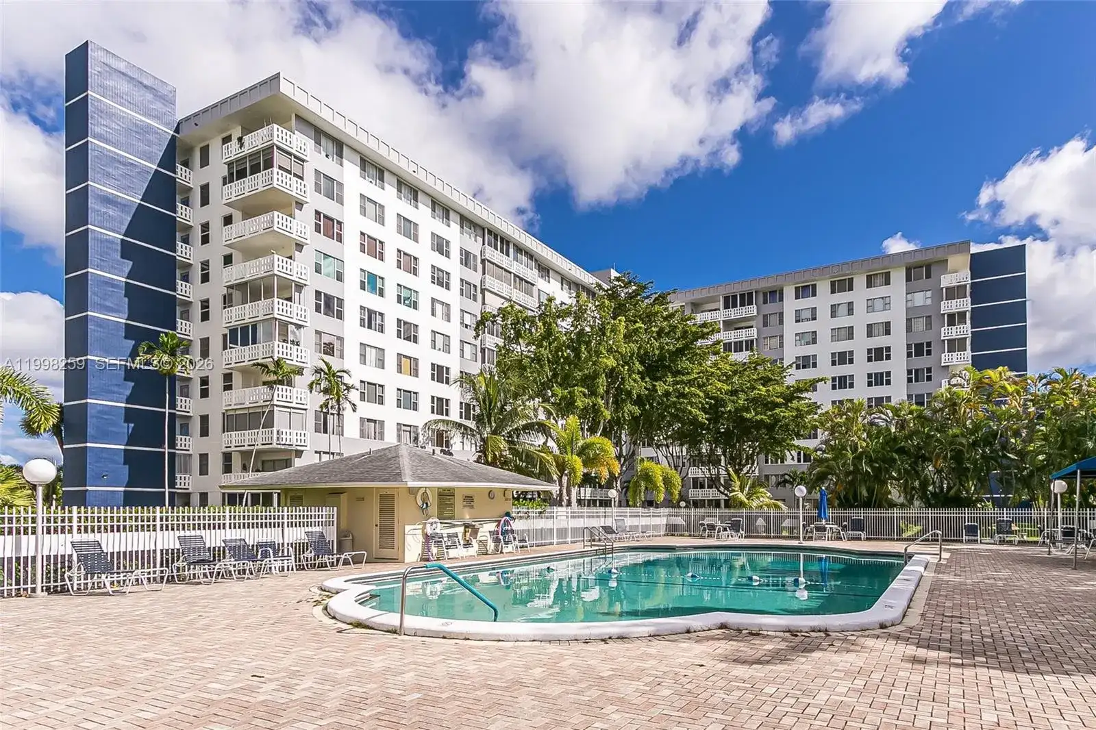 4350 Hillcrest Dr # 303, Hollywood FL 33021 photo 2