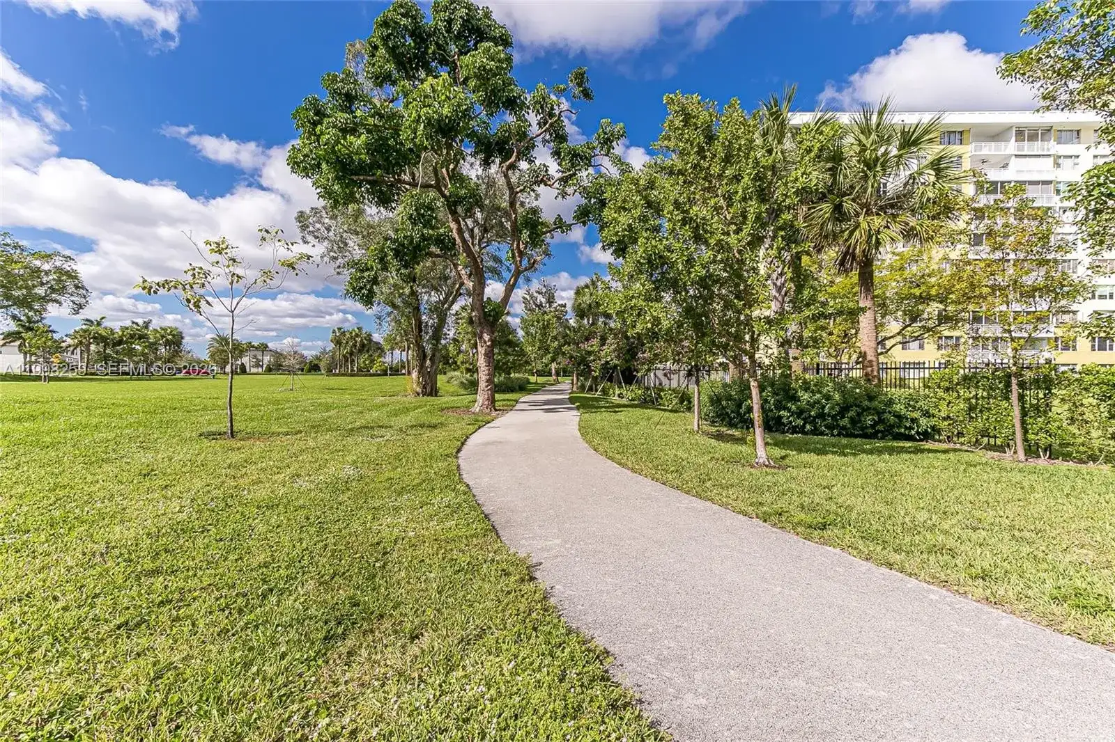 4350 Hillcrest Dr # 303, Hollywood FL 33021 photo 3