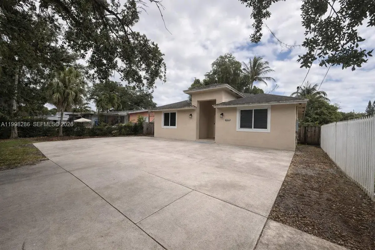 3166 NW 170th St, Miami Gardens FL 33056