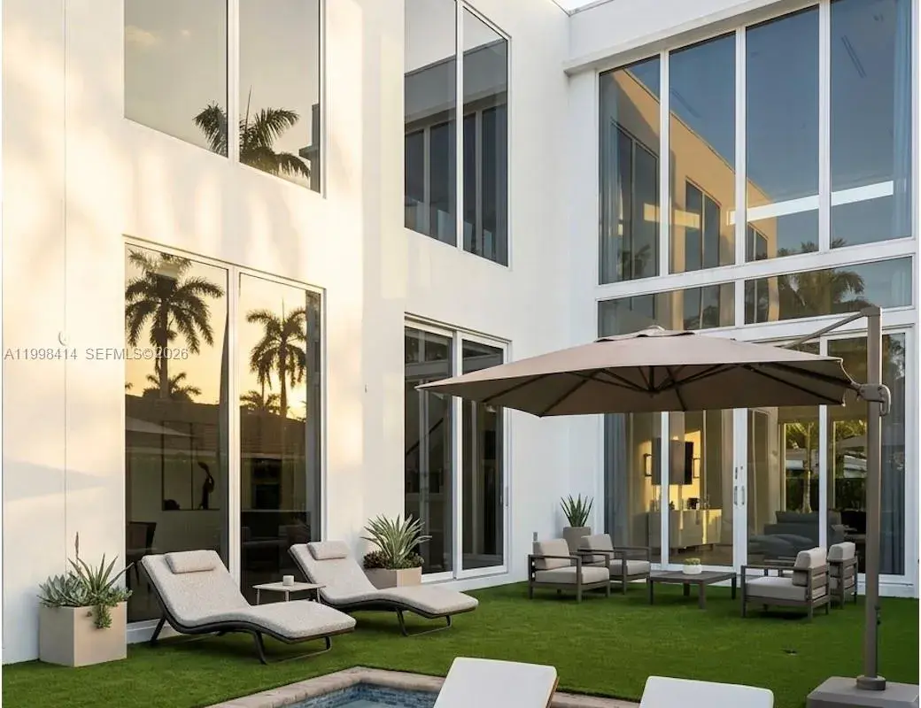 949 Tyler St, Hollywood FL 33019