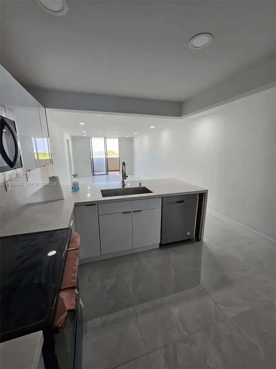 7125 Bay Dr # 506, Miami Beach FL 33141 photo 5