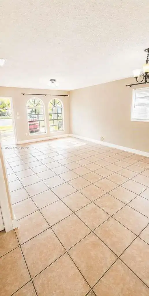 880 E 26th St, Hialeah FL 33013 photo 5