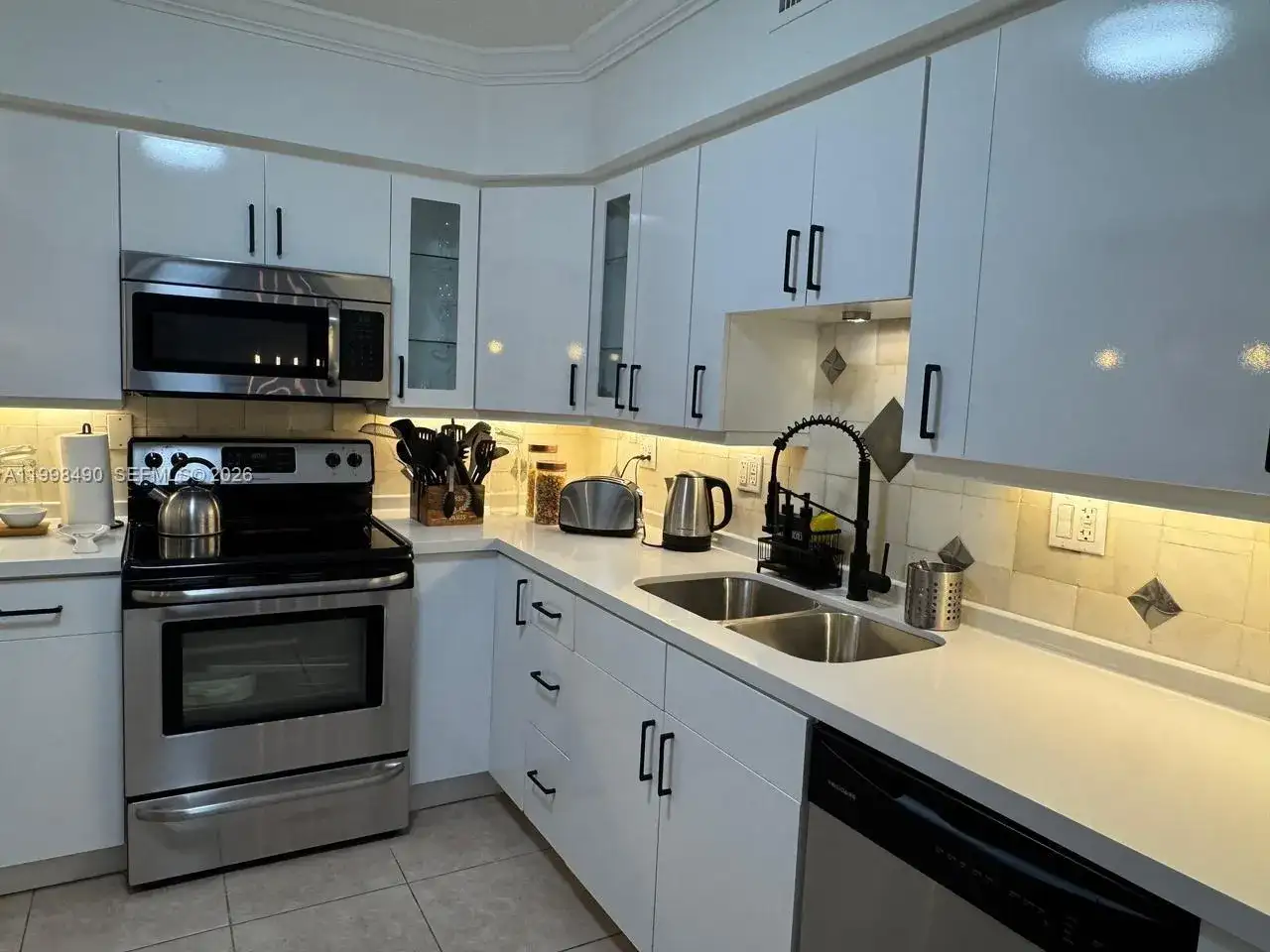 3600 Mystic Pointe Dr # 910, Aventura FL 33180 photo 5