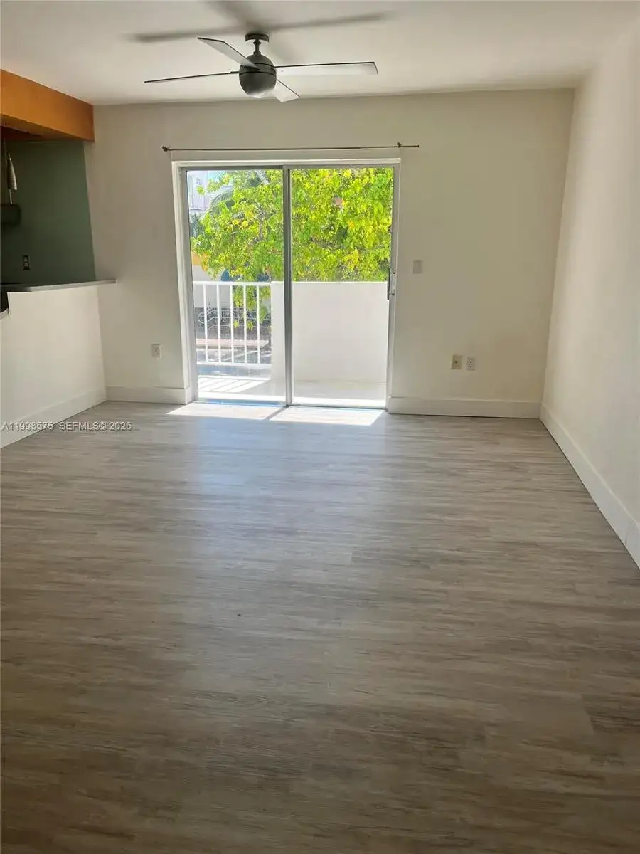 240 Collins Ave, Miami Beach FL 33139 photo 2