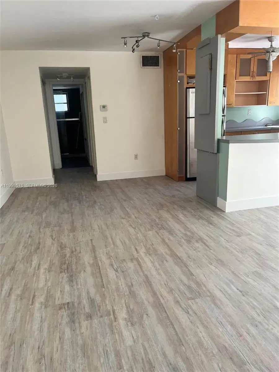 240 Collins Ave, Miami Beach FL 33139 photo 3
