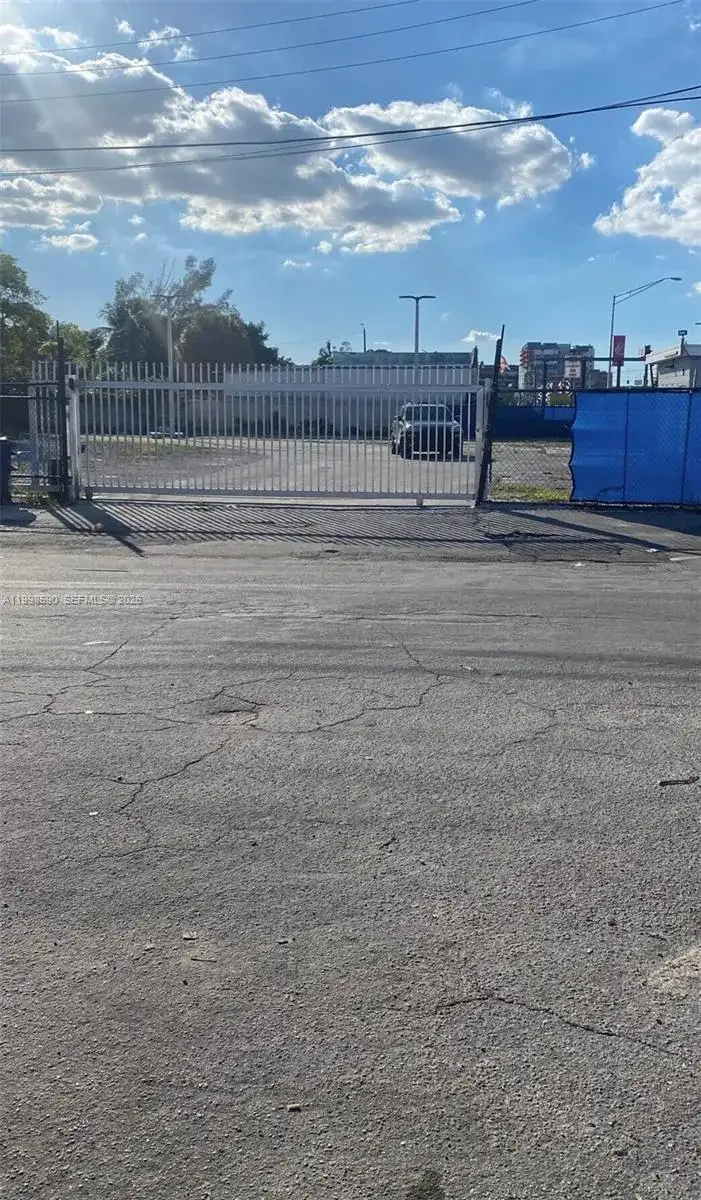300 NW 79th St, Miami FL 33150 photo 4