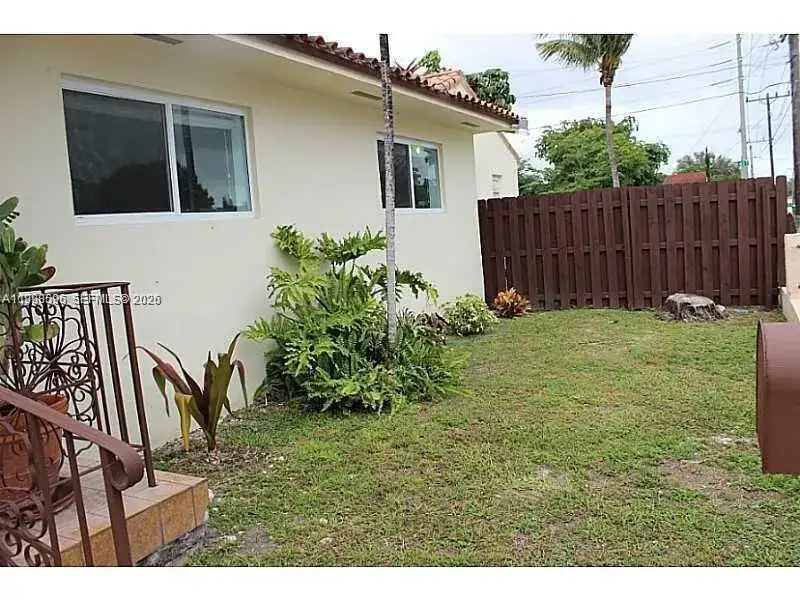 500 NW 43rd Ct, Miami FL 33126 photo 2