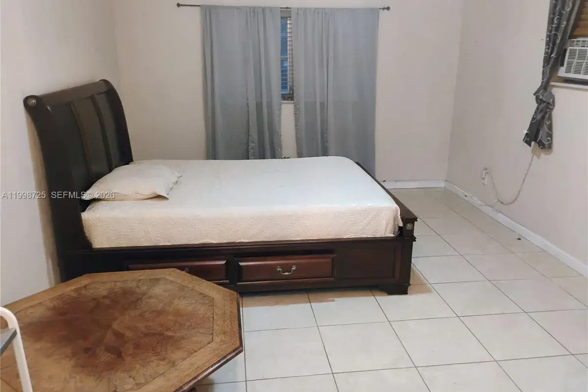 **** Thomas St # 1, Hollywood FL 33021