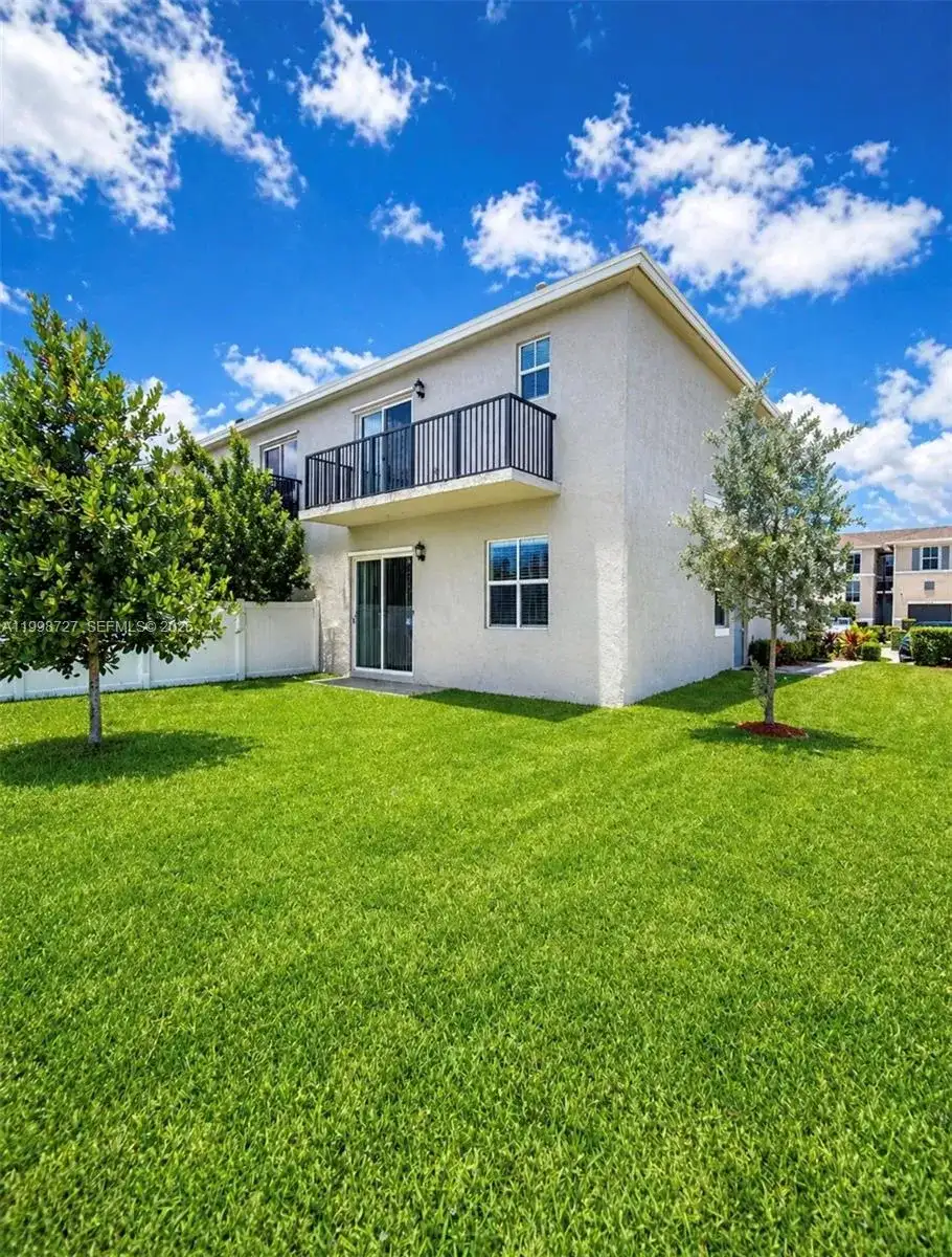 823 SE 17th St, Homestead FL 33034 photo 4