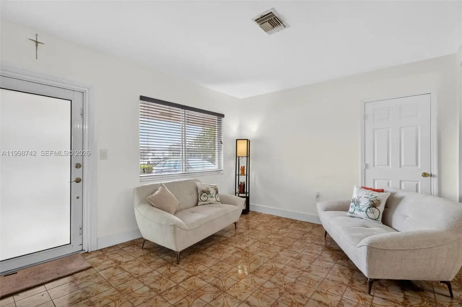 733 W 33rd St, Hialeah FL 33012 photo 3