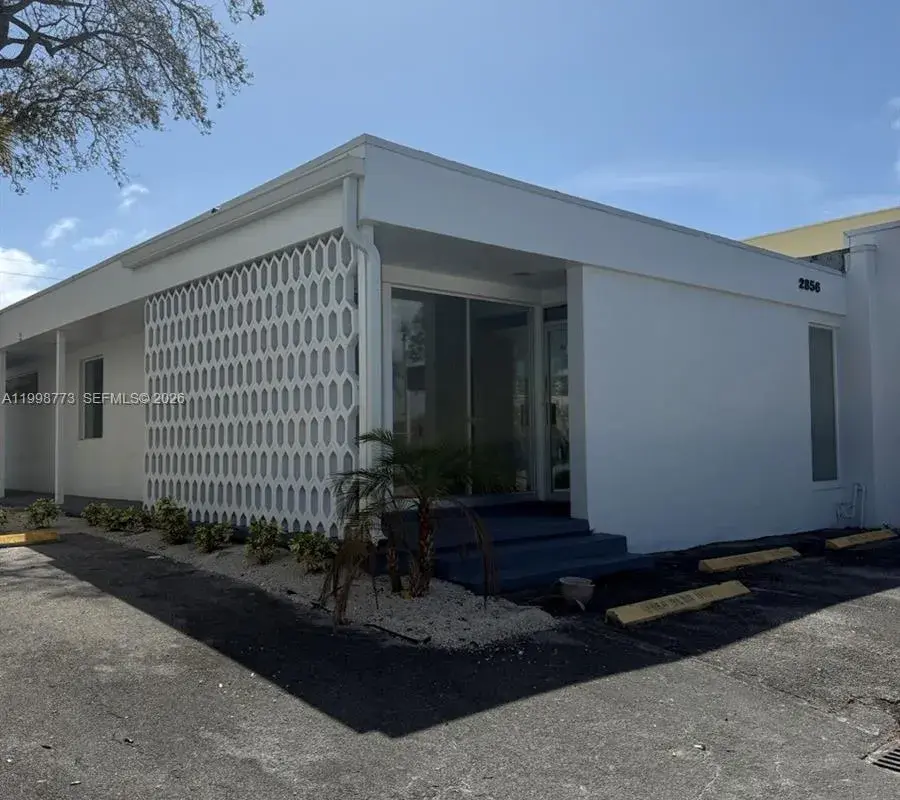 2856 E Oakland Park Blvd, Fort Lauderdale FL 33306