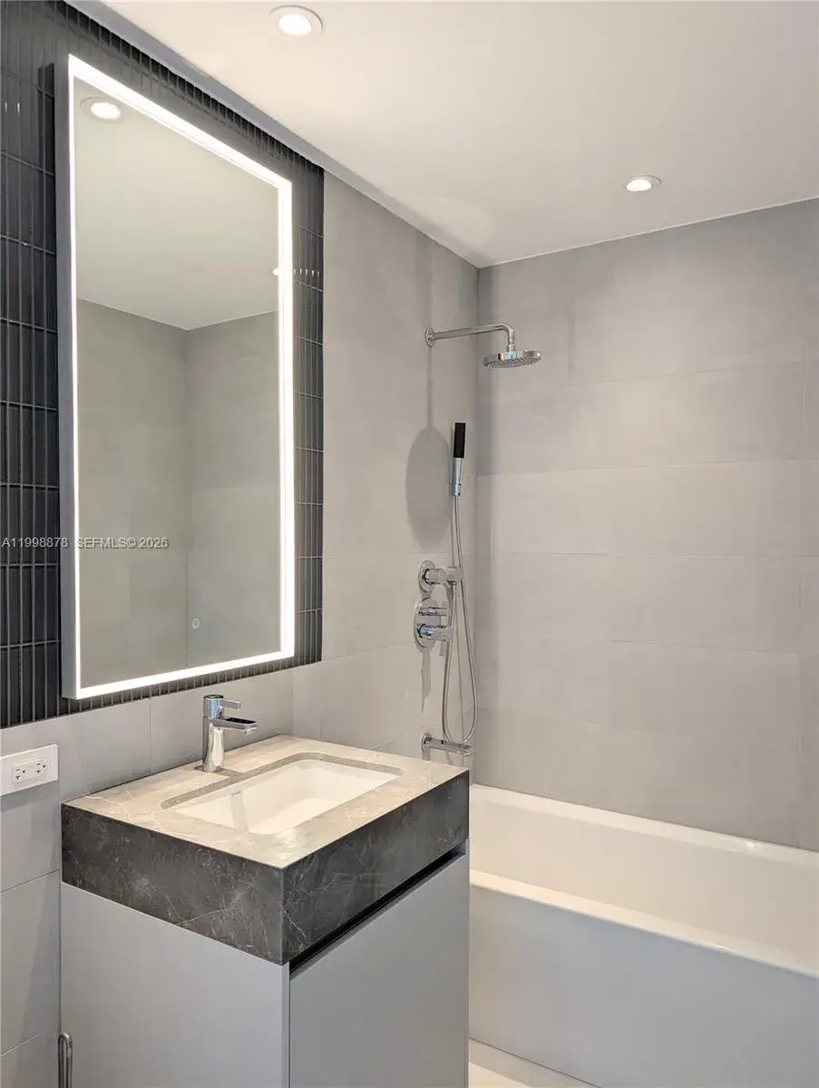 500 Alton Rd # 3905, Miami Beach FL 33139