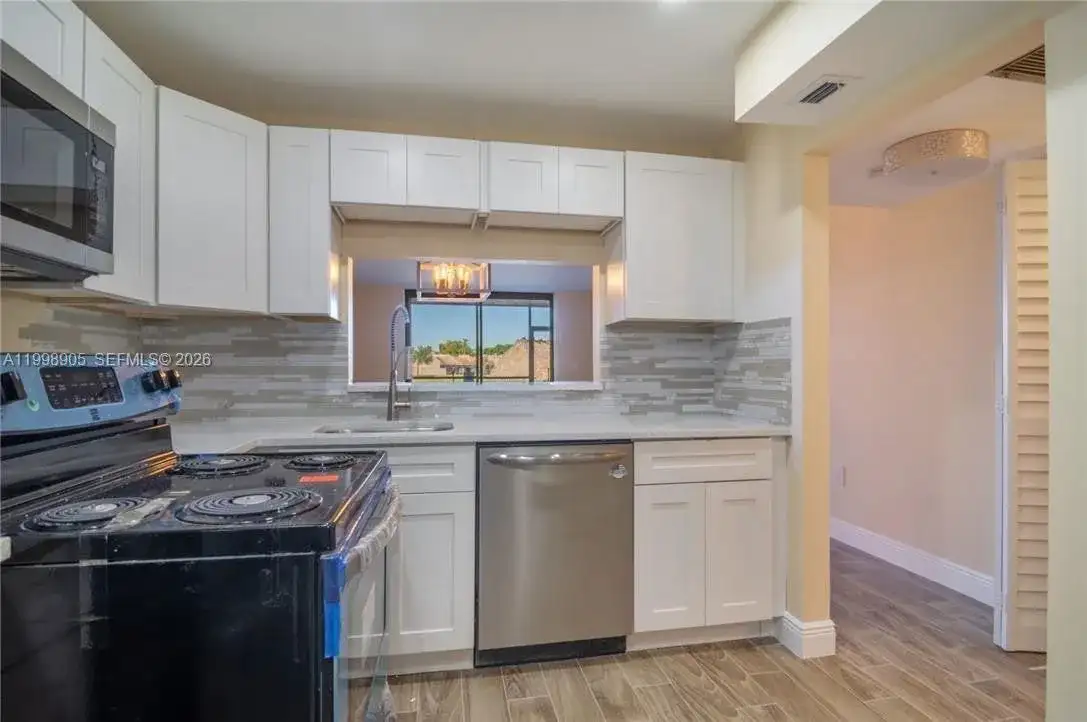 1100 Colony Point Cir # 105, Pembroke Pines FL 33026 photo 4