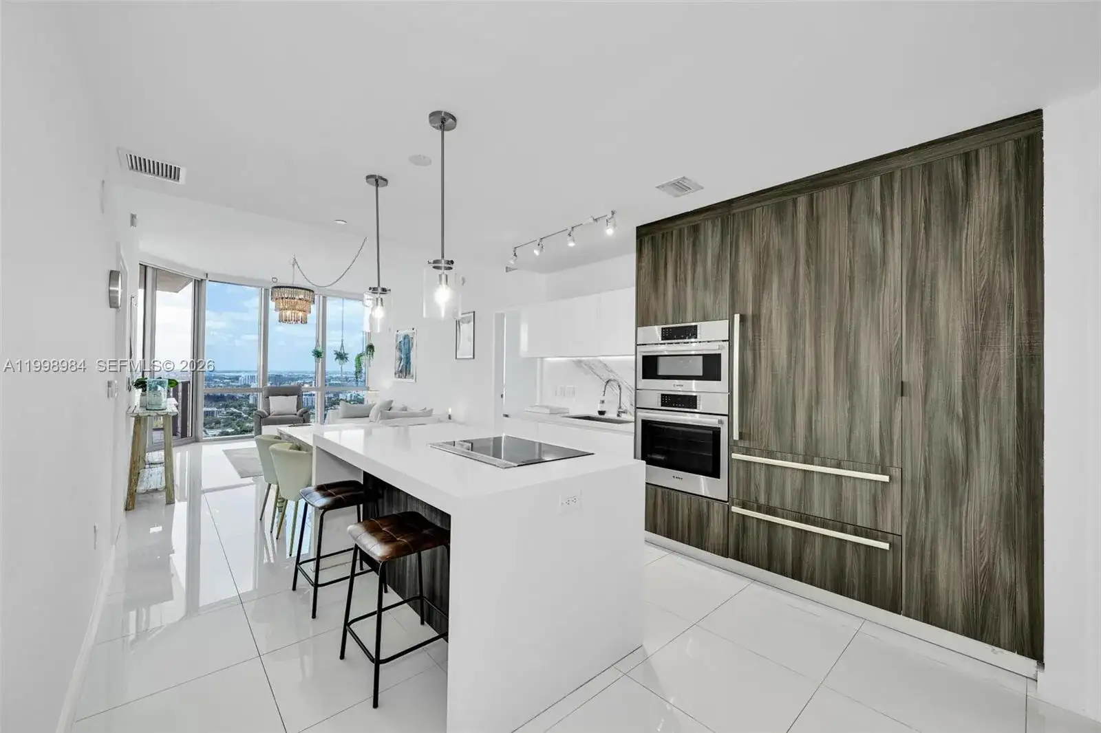 851 NE 1st Ave # 3708, Miami FL 33132 photo 4