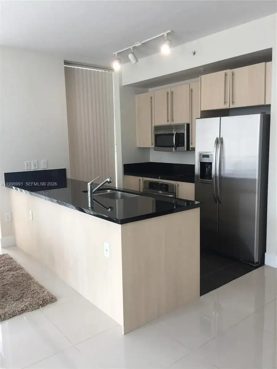 79 SW 12th St, Miami FL 33130 photo 3