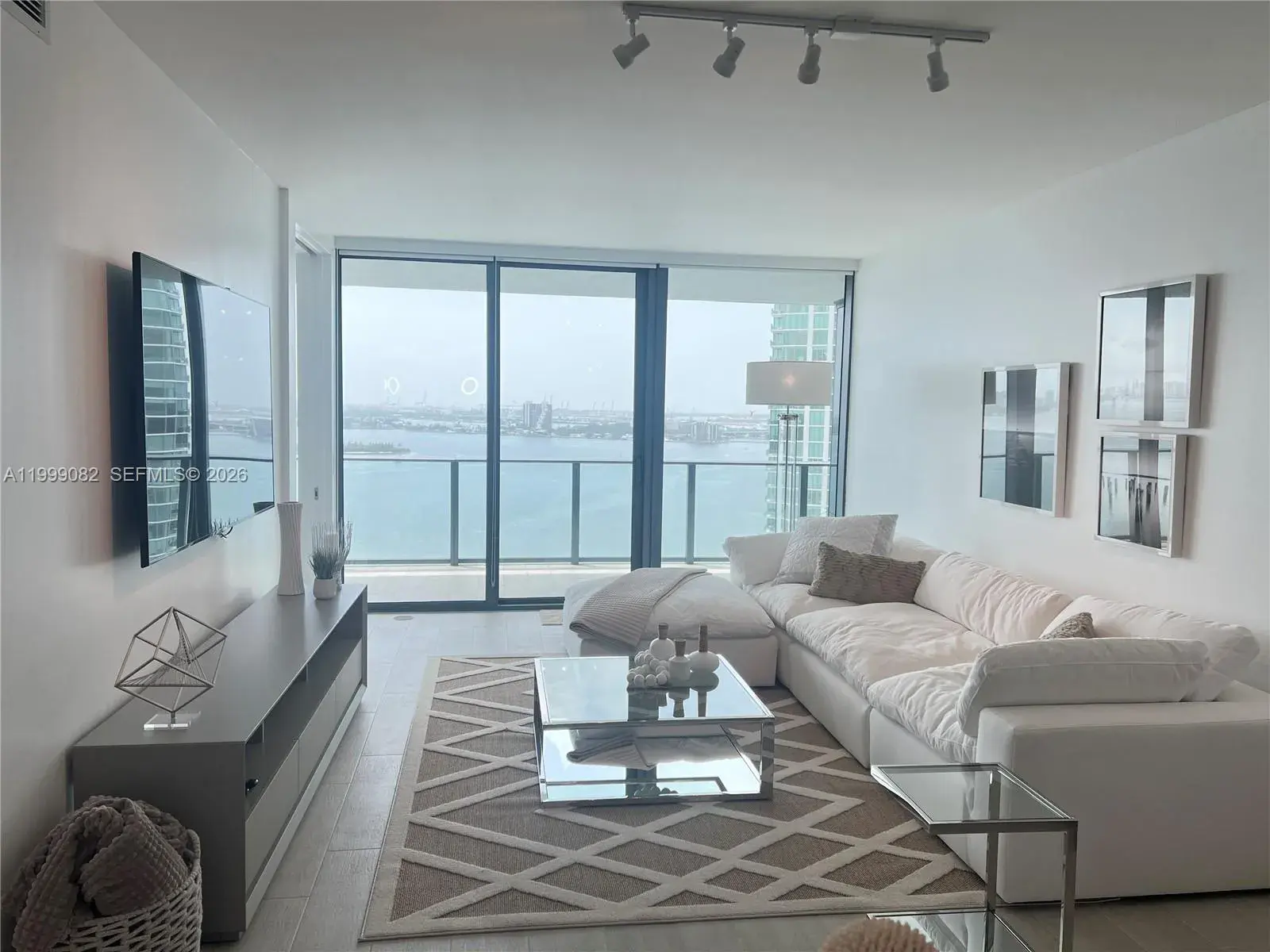 650 NE 32nd St # 2406, Miami FL 33137