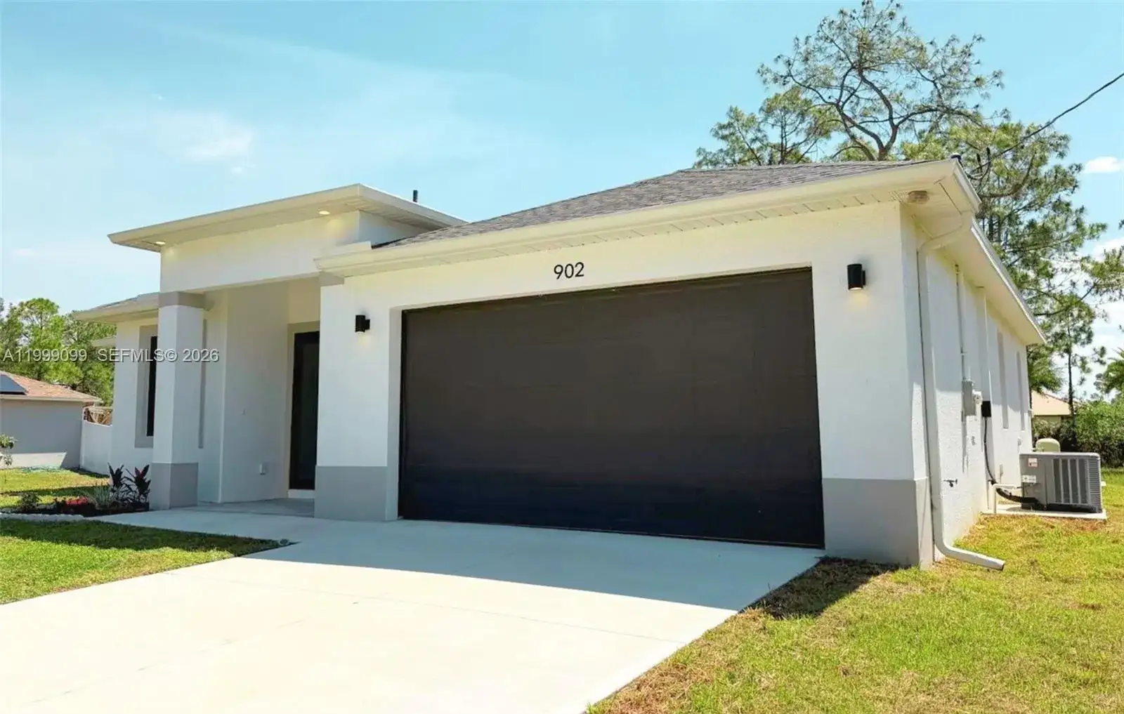 902 MAGNOLIA AVE, Lehigh Acres FL 33972 photo 2