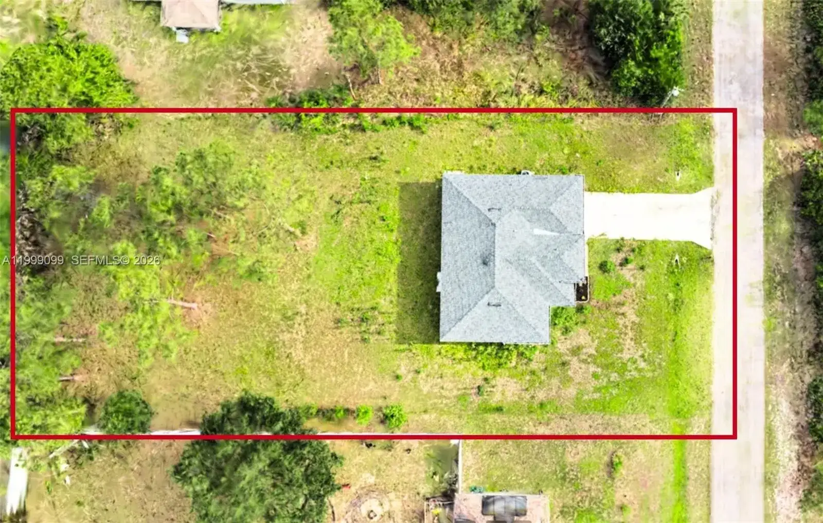 902 MAGNOLIA AVE, Lehigh Acres FL 33972 photo 3