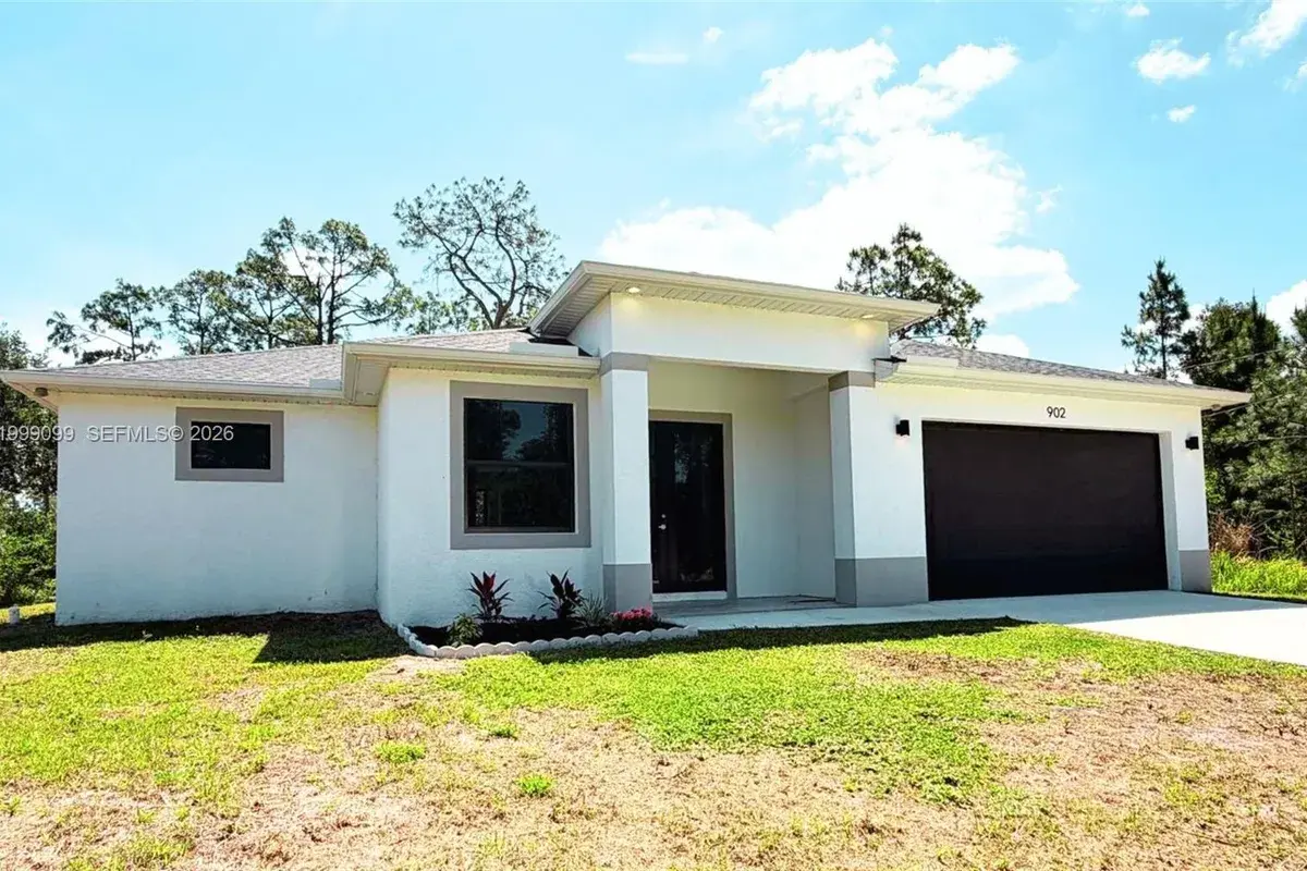 902 MAGNOLIA AVE, Lehigh Acres FL 33972
