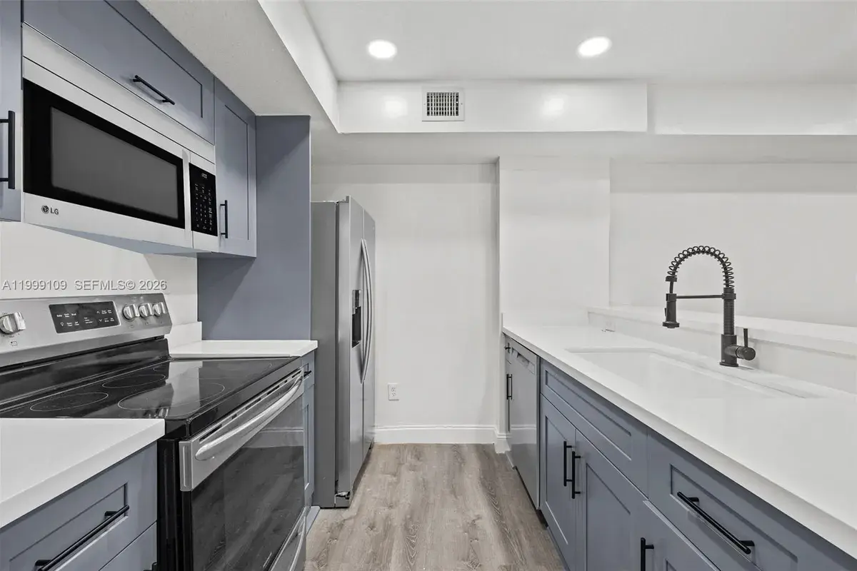 470 S Park Rd # 307, Hollywood FL 33021