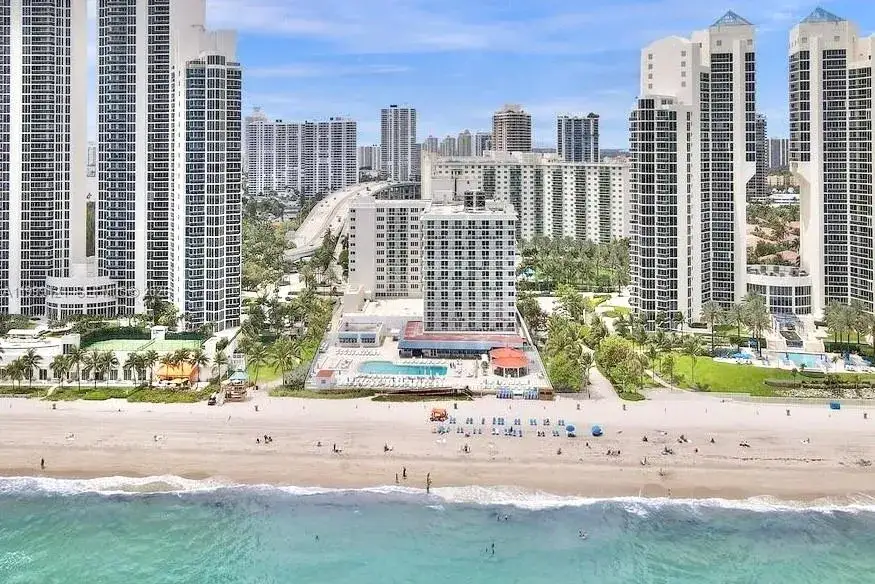 19201 Collins Ave # 504, Sunny Isles Beach FL 33160