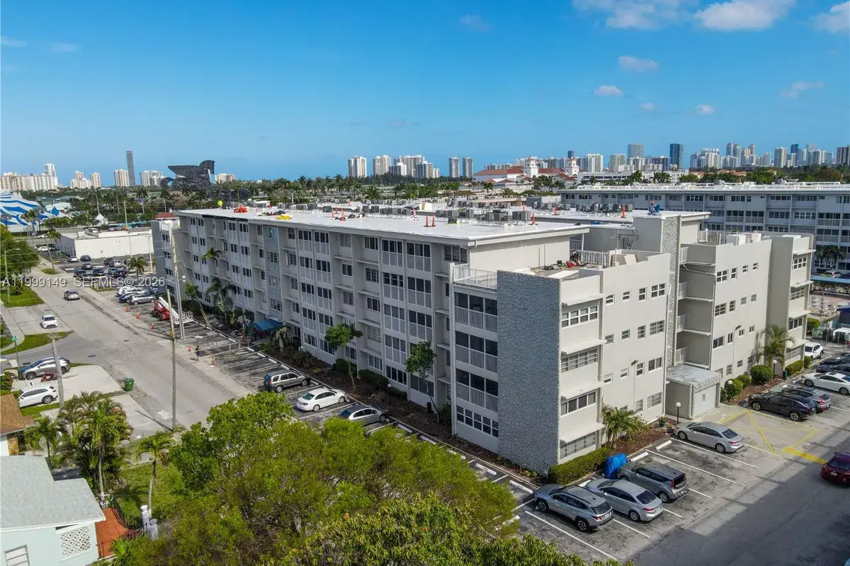 330 SE 2nd St # 405F, Hallandale Beach FL 33009