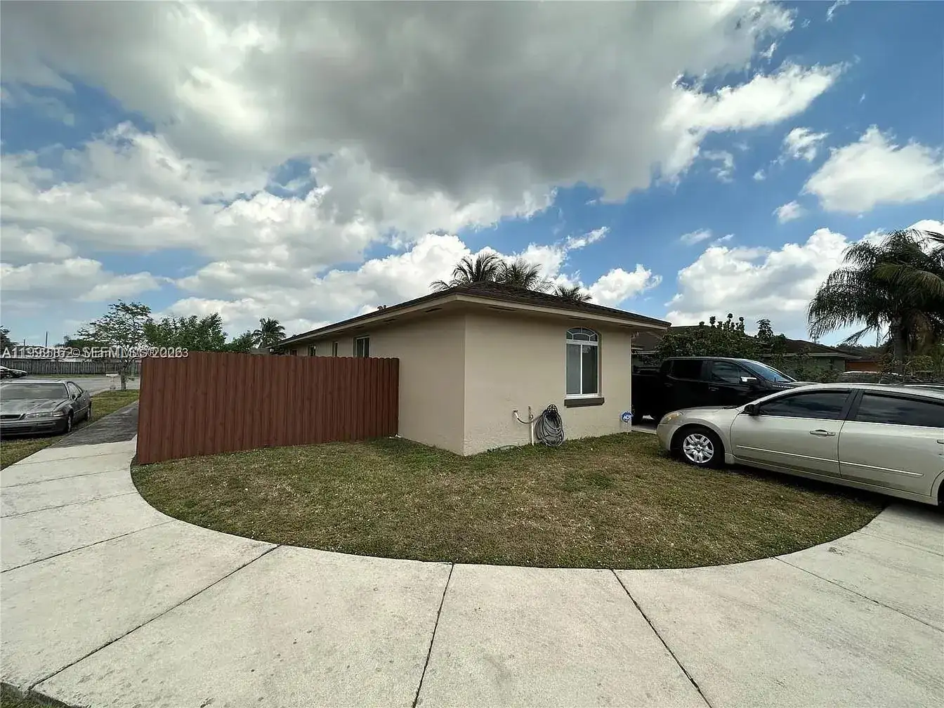 3783 NW 201st Ter, Miami Gardens FL 33055 photo 2
