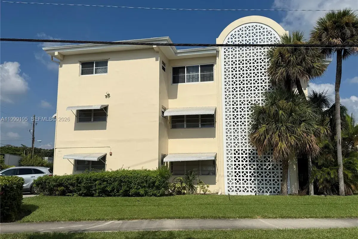 141 NE 10th Ave # 17B, Hallandale Beach FL 33009