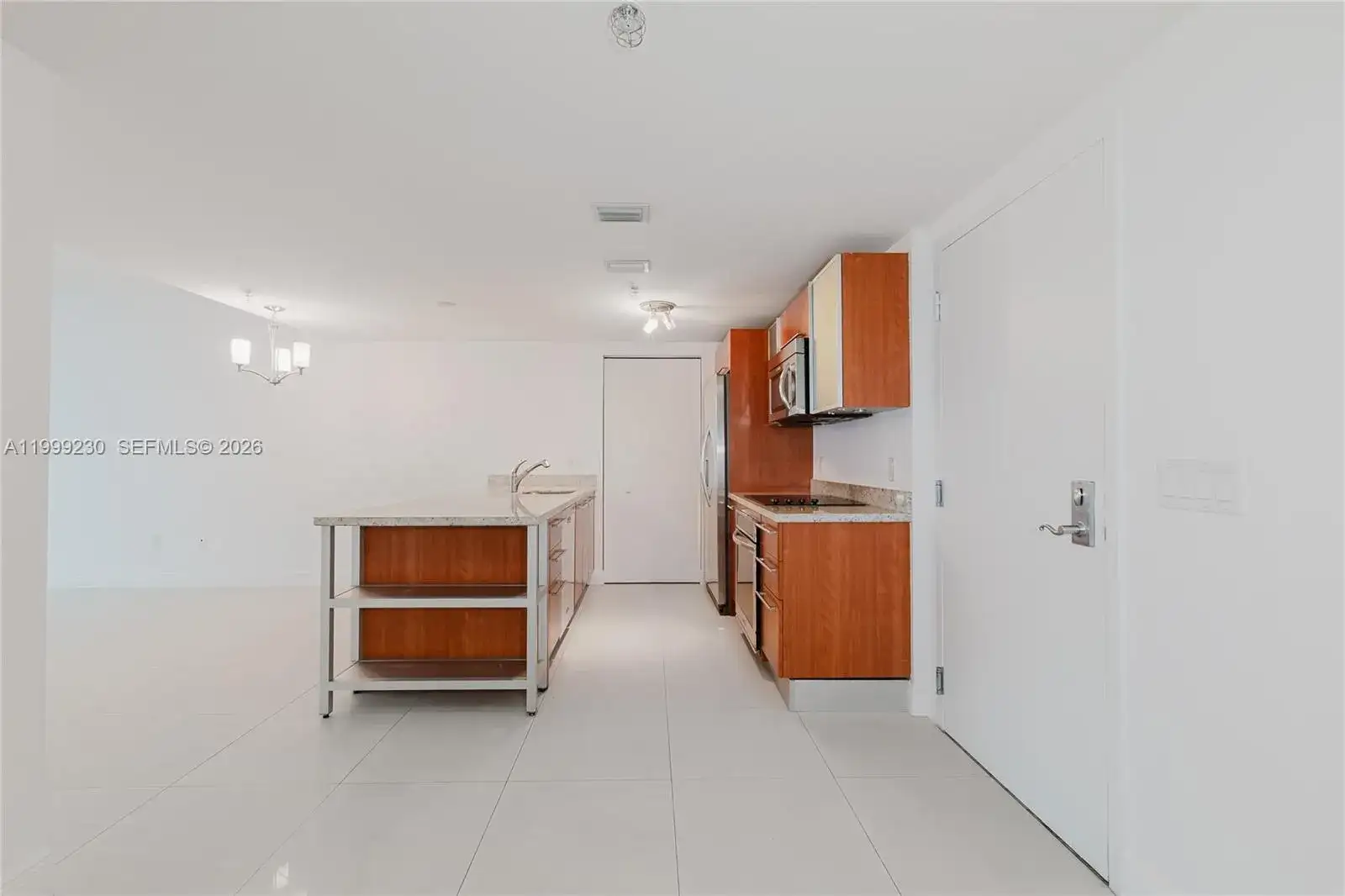 185 SW 7th St # 2007, Miami FL 33130 photo 2