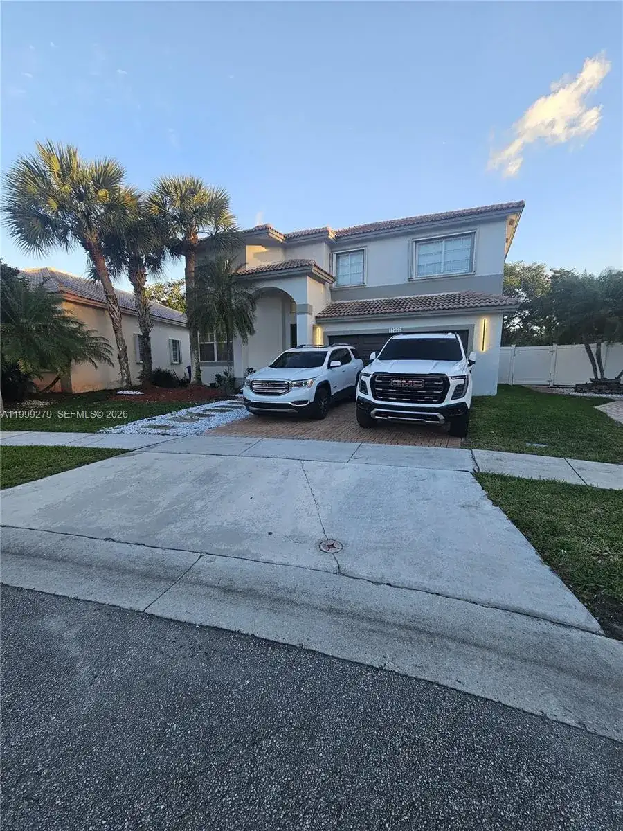 17088 NW 19th St, Pembroke Pines FL 33028 photo 2