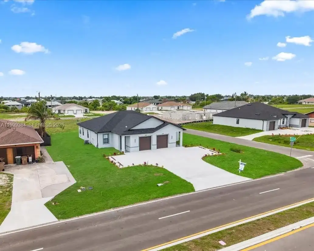 1024/1026 DIPLOMAT PKWY E, Cape Coral FL 33909