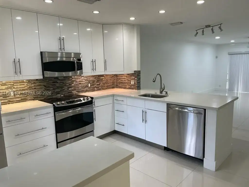 454 Lakeview Dr # 2, Weston FL 33326 photo 2