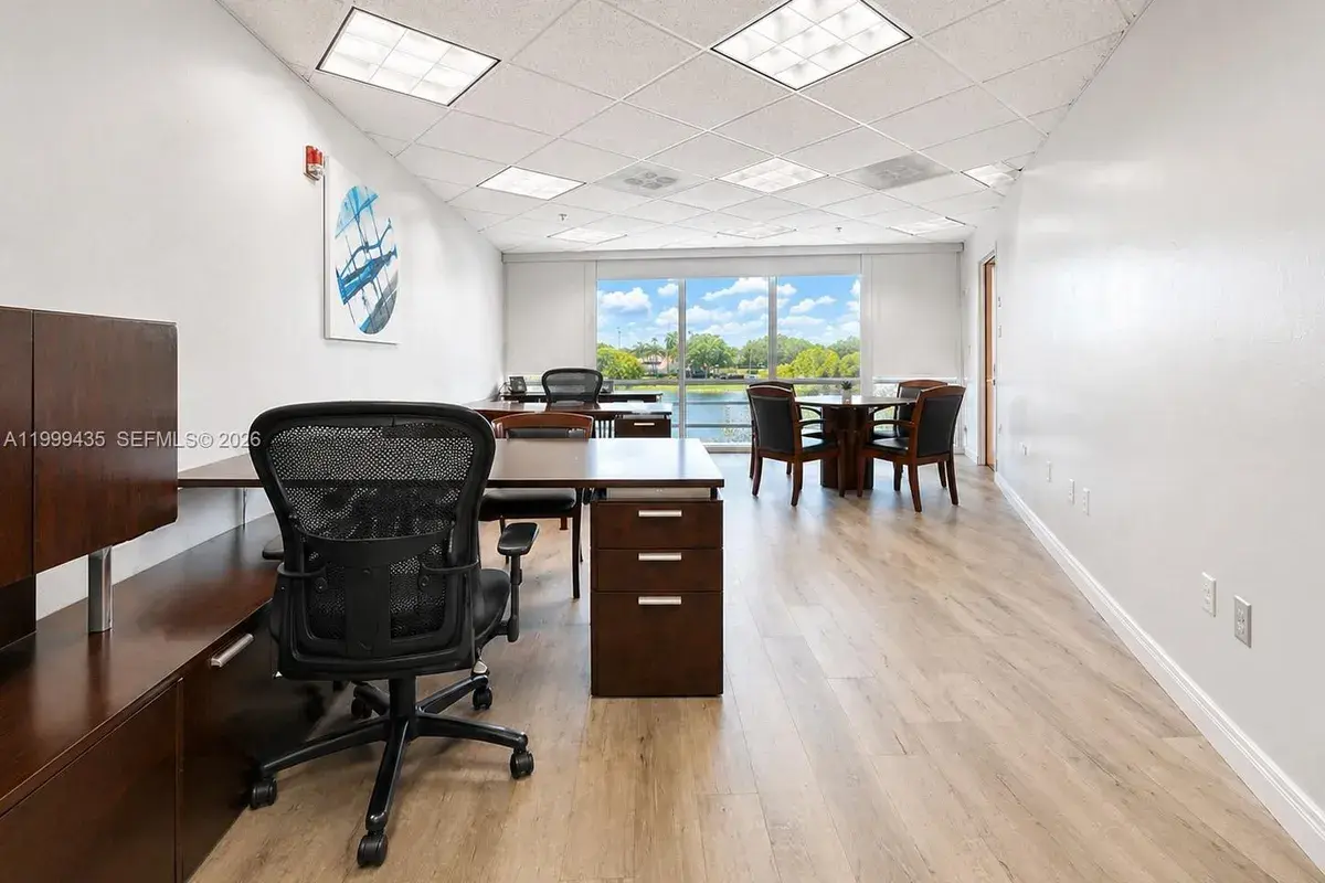 18501 Pines Blvd # 335, Pembroke Pines FL 33029